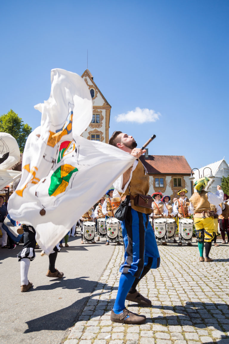 Einzug historischer Gruppen