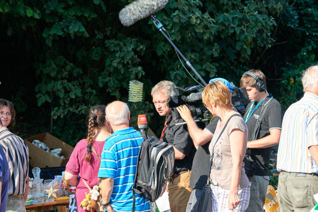 Das Fernsehen auf dem Dorffest